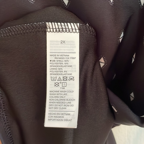 OLD NAVY Front Cutout One-Piece Swim Bathing Suit Geometric Print Size 2X NWT - Picture 13 of 13